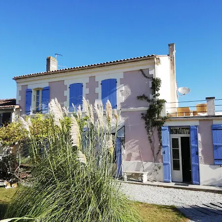 Ferienhaus 3 Bed With Private Pool & Garden In