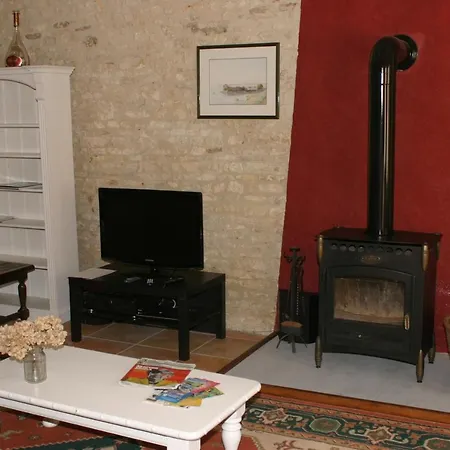 3 Bed With Private Pool & Garden In Ferienhaus Nantillé